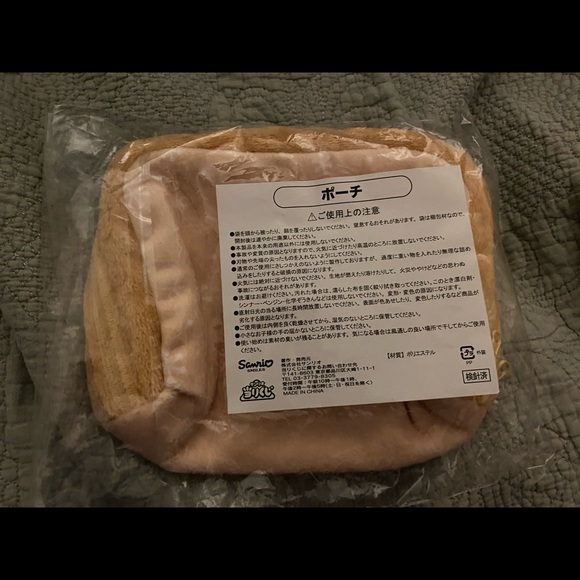 Japan lottery Prize-Hello Kitty Soft & cozy Pouch - Picture 2 of 2